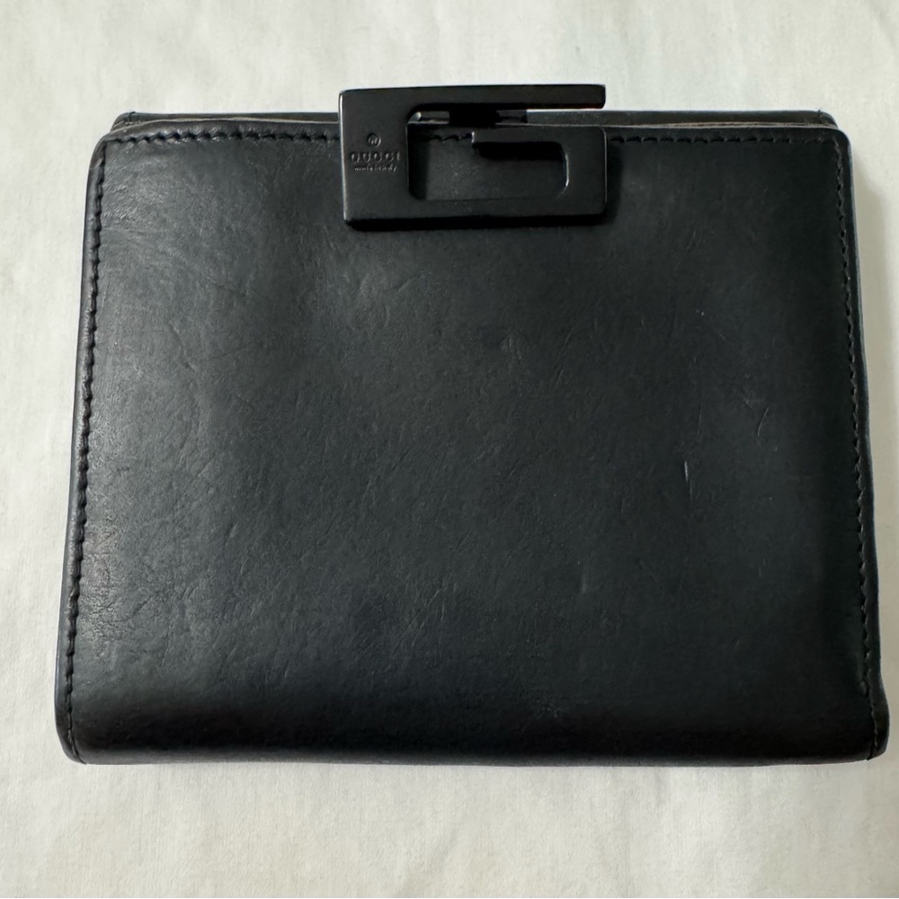 Gucci Black Leather Bi-fold Wallet with G clasp